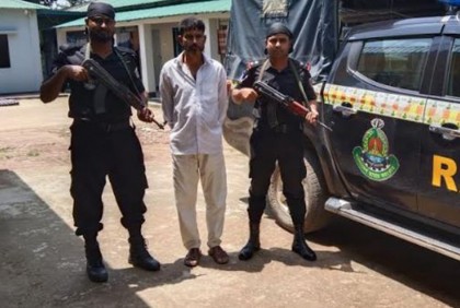 টেকনাফে ইয়াবাসহ আটক ১