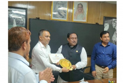 খাদ্য বিভাগের শুদ্ধাচার ও ইনোভেশন
পুরস্কার পেলেন তিন ডিসি ফুড