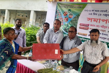 নোয়াখালীতে কৃষি মেলায় কৃষকদের মাঝে পুরস্কার বিতরণ
