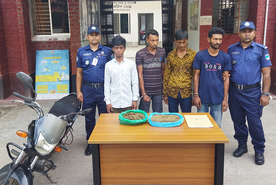 মোরেলগঞ্জে গাঁজাসহ ৪ যুবক গ্রেফতার