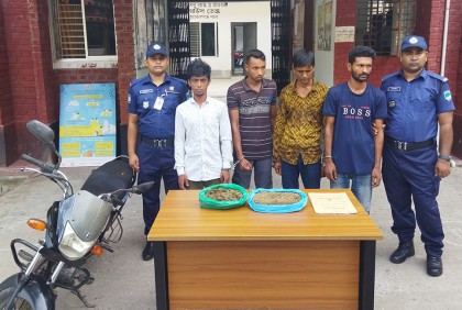 মোরেলগঞ্জে গাঁজাসহ ৪ যুবক গ্রেফতার