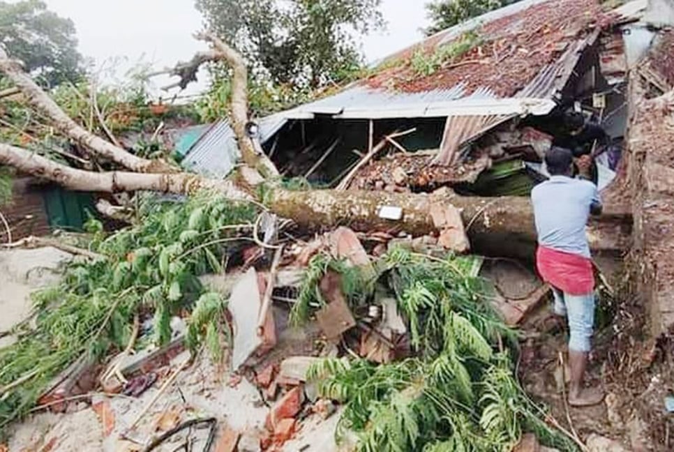 চাঁপাইনবাবগঞ্জে ঝড়ে ব্যাপক ক্ষয়ক্ষতি