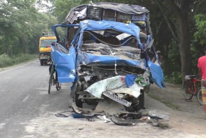শৈলকূপায় ট্রাকের পিছনে পিকআপ ভ্যানের ধাক্কা, নিহত ২