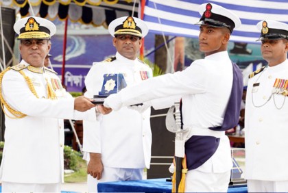খুলনায় নবীন নাবিকদের শিক্ষা সমাপনী কুচকাওয়াজ