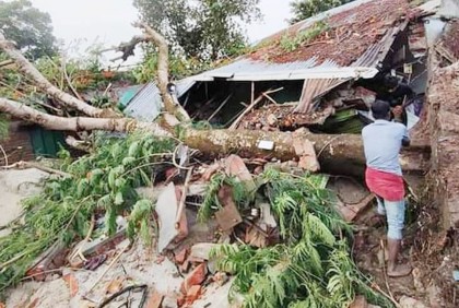 চাঁপাইনবাবগঞ্জে ঝড়ে ব্যাপক ক্ষয়ক্ষতি