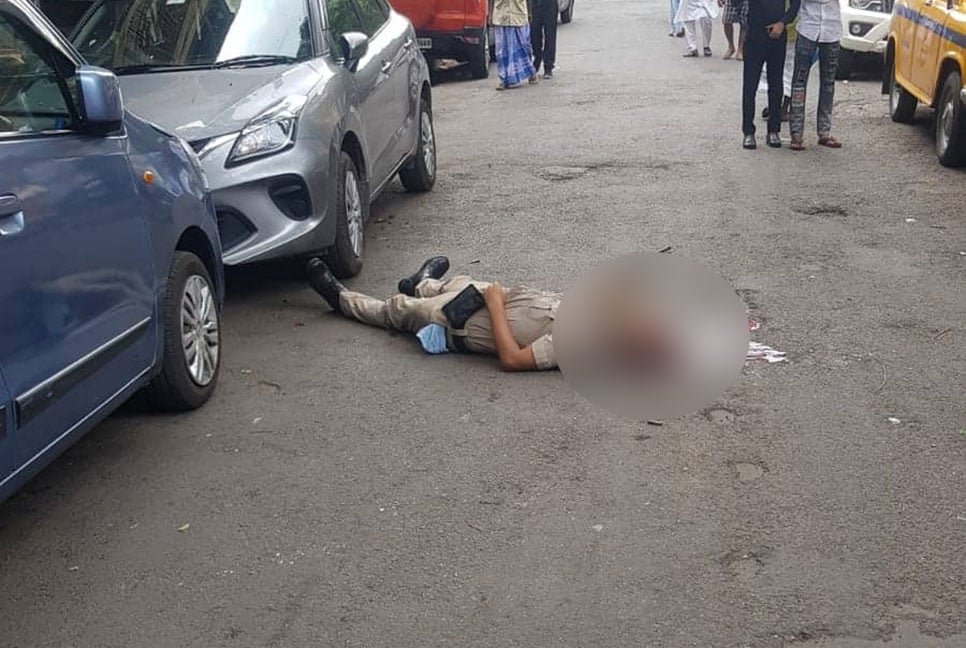 কলকাতায় এলোপাতাড়ি গুলি চালিয়ে আত্মহত্যা পুলিশ সদস্যের, পথচারী নিহত