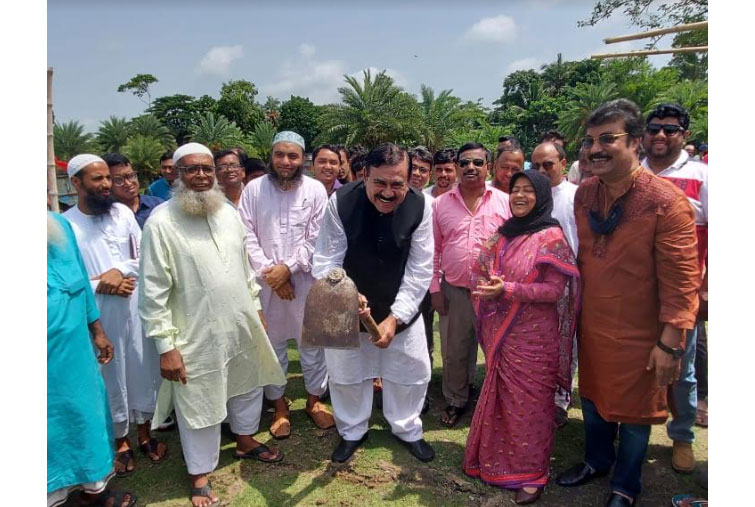মাদারীপুর জেলা প্রশাসনের উদ্যোগে কলেজের নির্মাণ কাজের উদ্বোধন