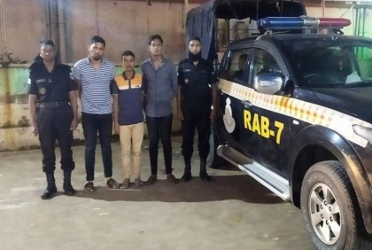 অ্যাম্বুলেন্সে রোগীর বদলে মিলল ৫৮৯ বোতল ফেনসিডিল, গ্রেফতার ৩