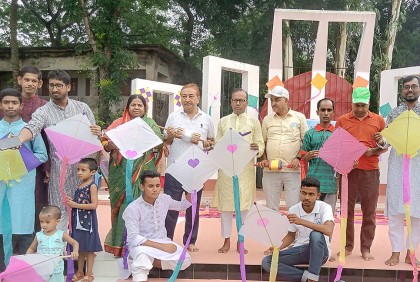 সোনাতলায় প্রয়াসের উদ্যোগে ফল ও ঘুড়ি উৎসব