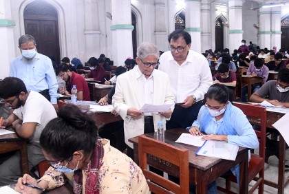 সন্তানদের চামচ দিয়ে খাইয়ে দেওয়ার দরকার নেই: ঢাবি ভিসি