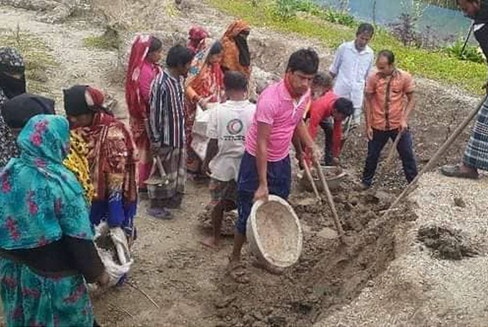 শরণখোলায় থেকে ফেরত যাচ্ছে হতদ্ররিদ্রদের টাকা