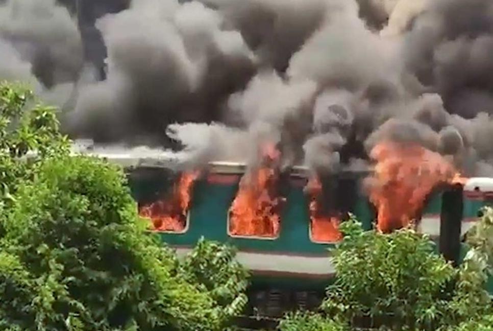 ট্রেনে আগুনের ঘটনা তদন্তে ৩ কমিটি