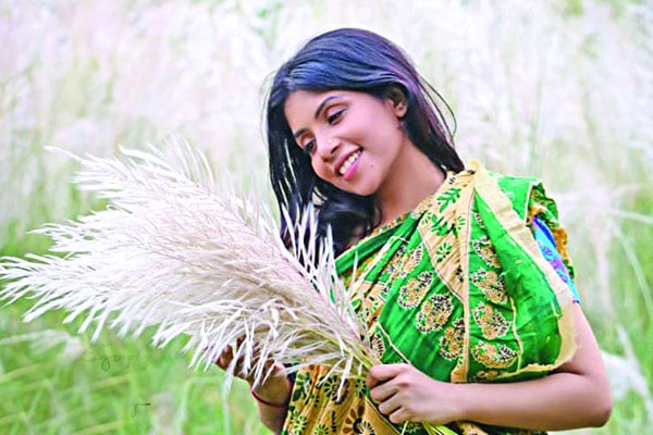 সম্পাদনার টেবিলে নওশাবার ‘জলকিরণ’