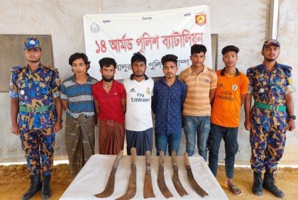 রোহিঙ্গা ক্যাম্পে ডাকাতির প্রস্তুতিকালে দেশীয় অস্ত্রসহ গ্রেফতার ৬