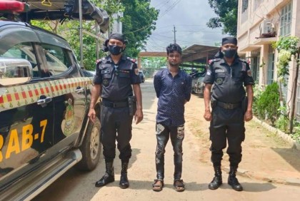 ফেনীতে ফেন্সিডিলসহ আটক ১