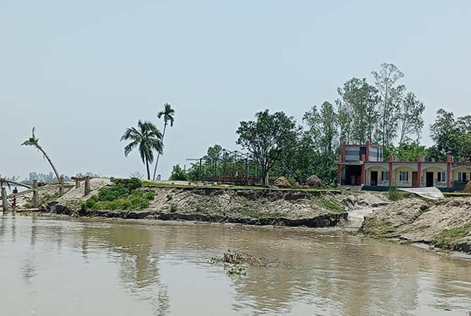 কুড়িগ্রামে বাড়ছে নদ-নদীর পানি 