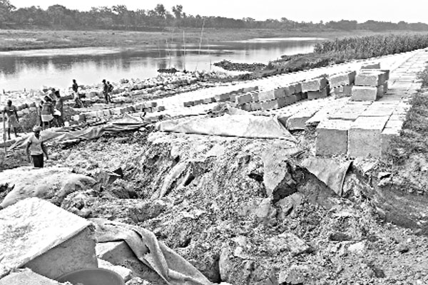 নির্মাণের দুই মাসেই বাঁধে ধস
