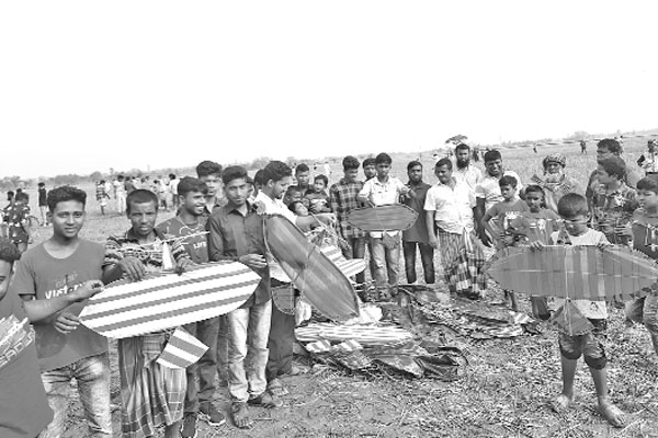 তুলশীগঙ্গার তীরে ঘুড়ির মেলা