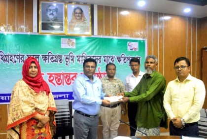 রাজশাহীর ৩১ জন পেলেন ভূমি অধিগ্রহণের টাকার চেক