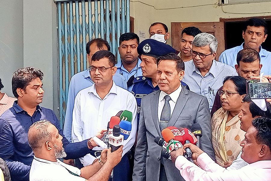 আইন প্রণেতার আইন না মানায় ইজ্জত গেলো কার, প্রশ্ন ইসির!