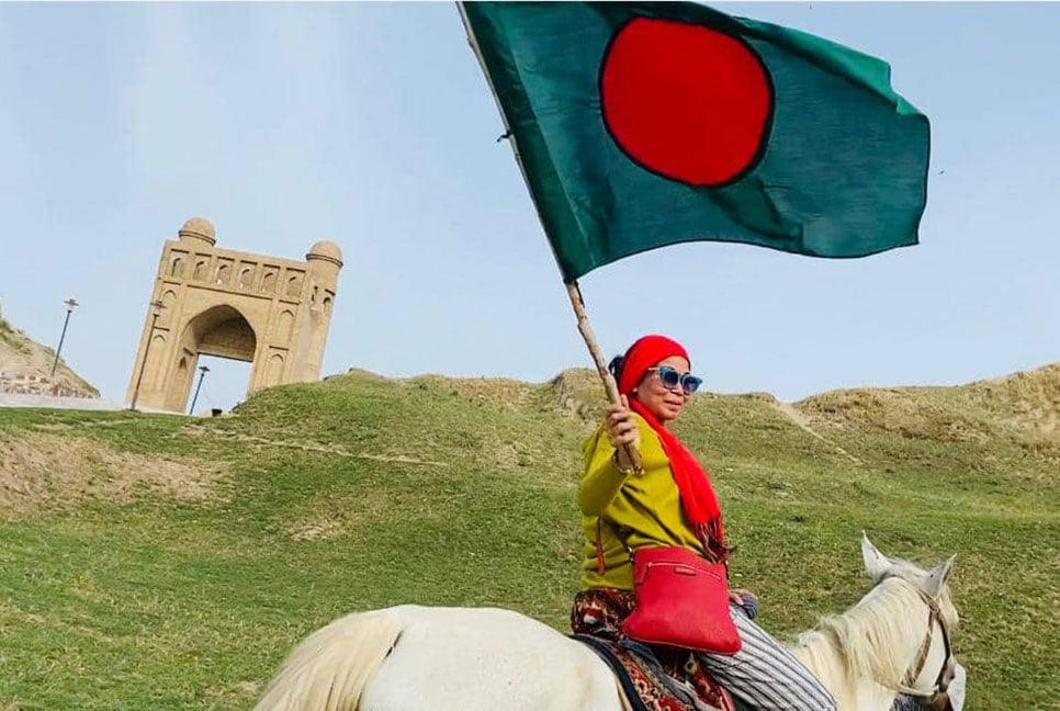 ১৫৫ দেশ ভ্রমণের রেকর্ড গড়লেন নাজমুন নাহার