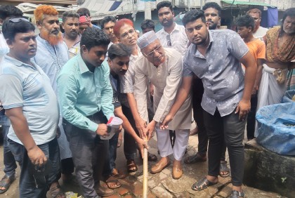 চুয়াডাঙ্গায় মাছ ব্যবসায়ীদের দুর্ভোগ কমাতে ড্রেন নির্মাণ