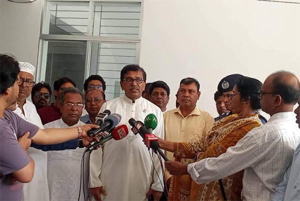 কুমিল্লার ইস্যু নিয়ে ইসির পদত্যাগ দাবি করা অযৌক্তিক: হানিফ
