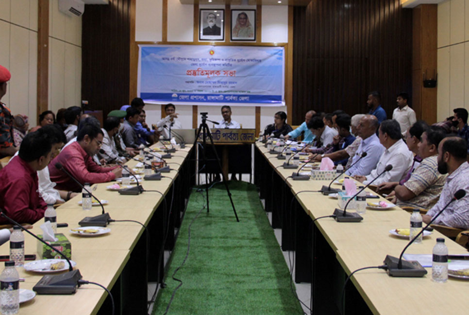 পাহাড়ে বৃষ্টি দেখে আশ্রয় কেন্দ্র প্রস্তুত, দুর্যোগ মোকাবেলা কমিটি গঠন