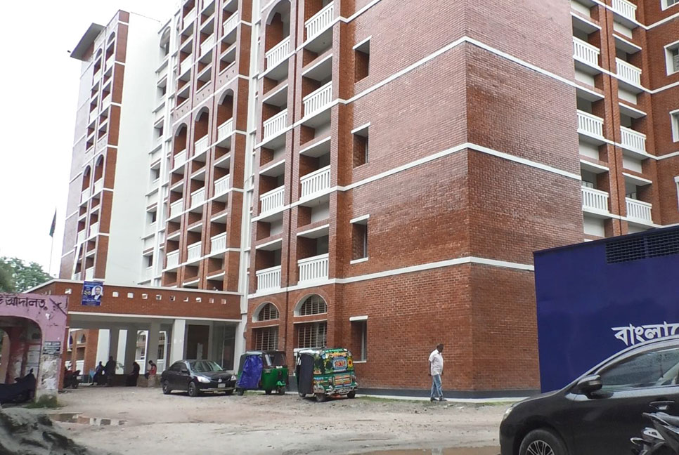 লক্ষ্মীপুরে ইভ্যালির চেয়ারম্যানসহ ৪ জনের নামে গ্রেফতারি পরোয়ানা