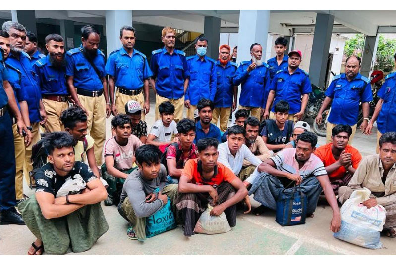 
উখিয়ায় সংঘবদ্ধ ১৮ রোহিঙ্গা আটক