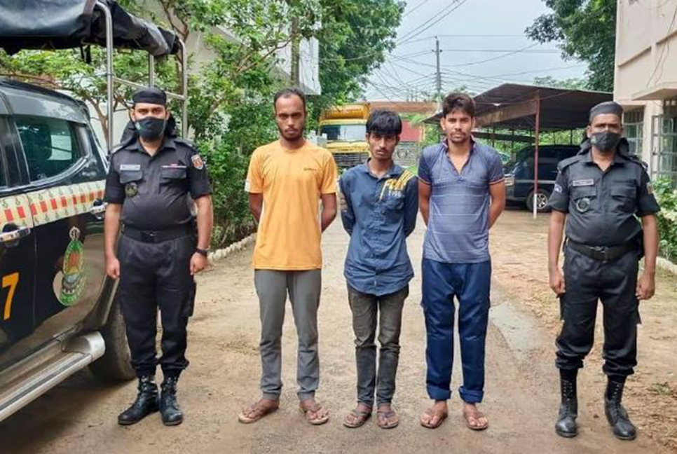 ফেনীতে ফেন্সিডিলসহ আটক ৩