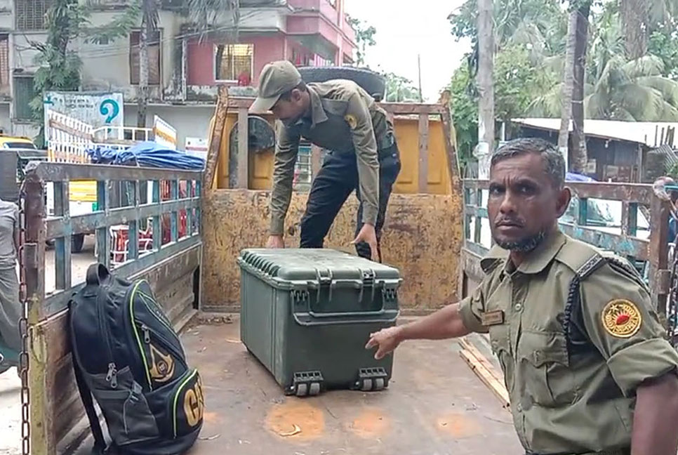 সাগর পাড়ে দুই ইউনিয়নে নির্বাচন, পাঠানো হয়েছে সরঞ্জাম