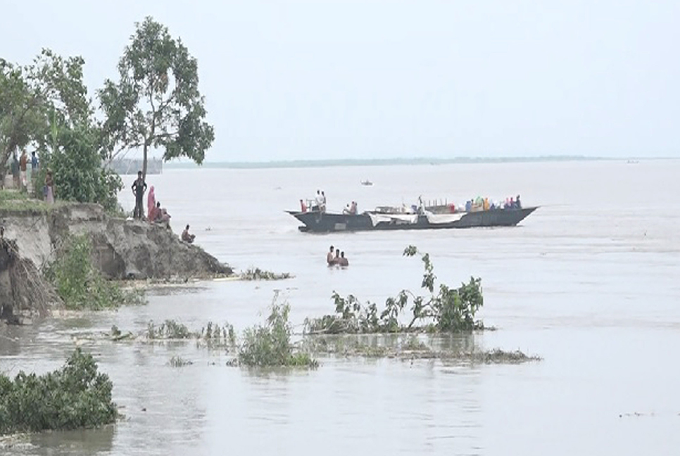 বাড়ছে যমুনার পানি, বাড়ছে ভাঙন