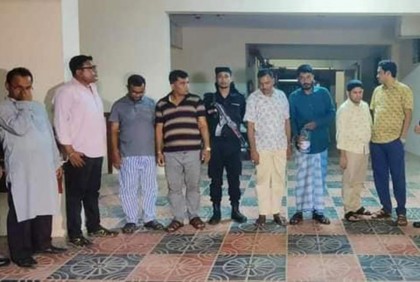 কক্সবাজারে জুয়ার আসর থেকে আটক ৮