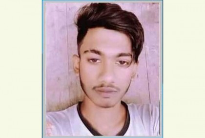 চলন্ত ট্রেনে সেলফি তুলতে গিয়ে প্রাণ গেল স্কুলছাত্রের