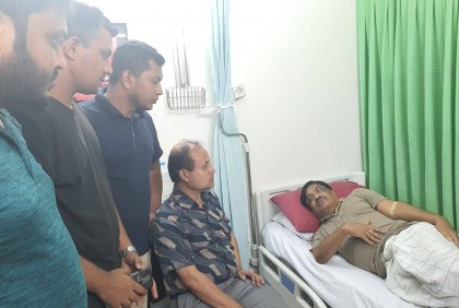 অসুস্থ বুলু ও সালামের খোঁজ নিলেন ঢাবি অধ্যাপক ওবায়দুল ইসলাম