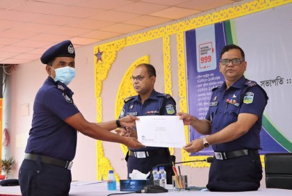 কর্মক্ষেত্রে সফলতায় সম্মাননা পেলেন ভালুকার পুলিশ পরিদর্শক জাহাঙ্গীর