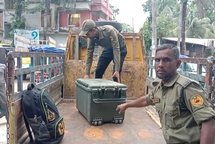 সাগর পাড়ে দুই ইউনিয়নে নির্বাচন, পাঠানো হয়েছে সরঞ্জাম