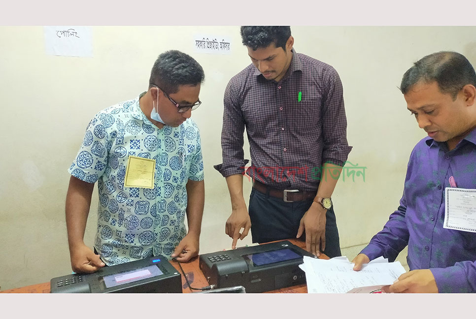 ইভিএম বিকল, ৪২ মিনিট বন্ধ ভোটগ্রহণ