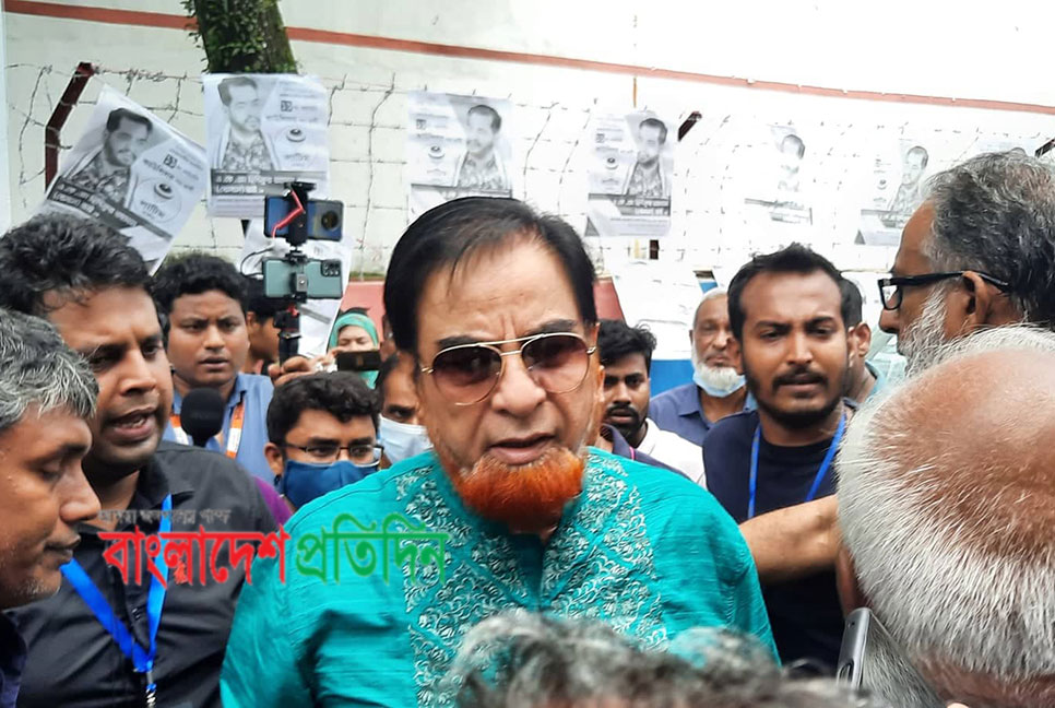 ভোট দিলেন এমপি বাহাউদ্দিন বাহার