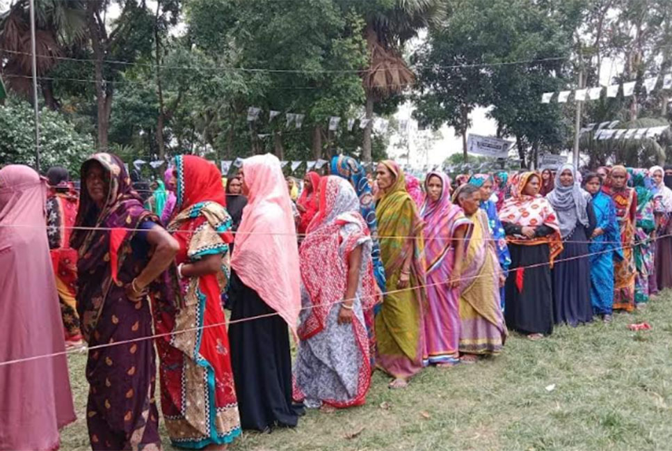 ধামরাইয়ে চলছে শান্তিপূর্ণ ভােটগ্রহণ