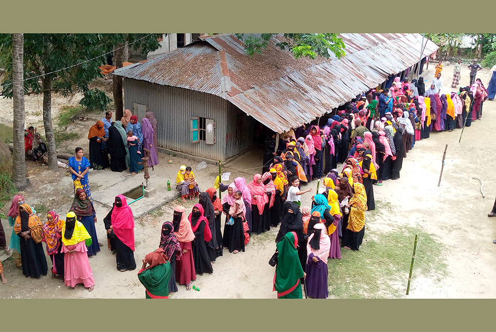 সাগরপাড়ে দুই ইউনিয়নে উৎসবমুখর পরিবেশে চলছে ভোট