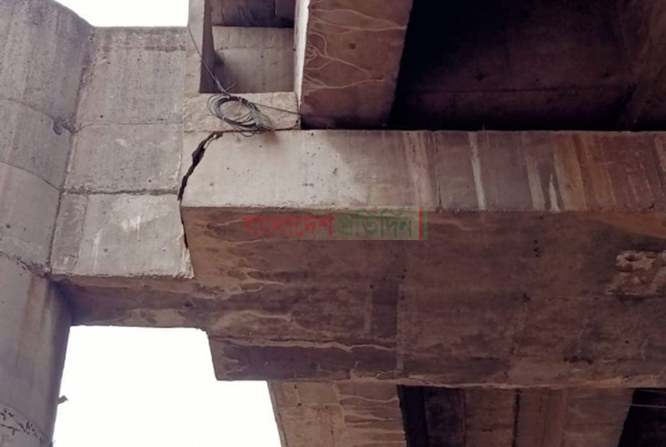 চট্টগ্রামে এবার টোল রোডের ফ্লাইওভারে ‘ফাটল’