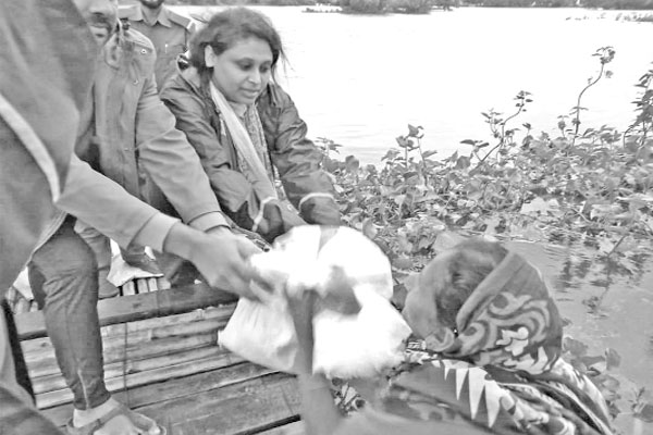 সুনামগঞ্জে বন্যার্তদের পাশে বসুন্ধরা গ্রুপ