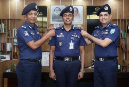 সিলেট রেঞ্জের পাঁচ পুলিশ কর্মকর্তার র‍্যাংক ব্যাজ পরিধান