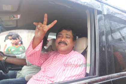 ভোট দিলেন সাক্কু, ফের জয়ে আশাবাদী