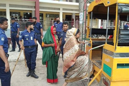 ভাইয়ের পক্ষে প্রচারণা চালাতে গিয়ে নারী ইউপি সদস্য আটক