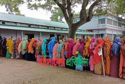 জয়পুরহাটের আওলাই ইউনিয়নে ভোটগ্রহণ চলছে