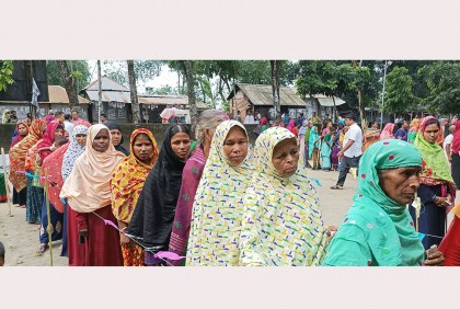 নীলফামারীর খোকশাবাড়ী ইউপিতে ভোটগ্রহণ চলছে