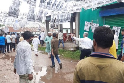 কুসিক নির্বাচন: কেন্দ্রগুলোতে শুধু নৌকার ব্যাজধারী